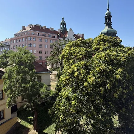Vrsovice Square View Apartman