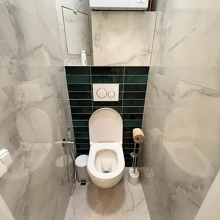 Apartman Vrsovice Square View *